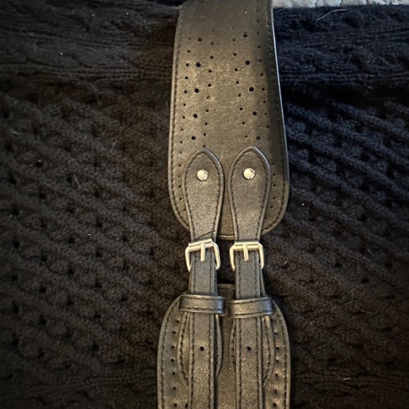 Guess Sweater - Picture 2 of 4